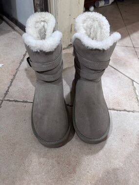 Cozy Plush-Lined Winter Boots in Light Gray Suede-Look